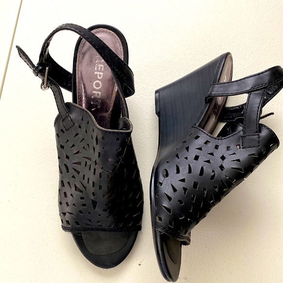 report shoes wedges